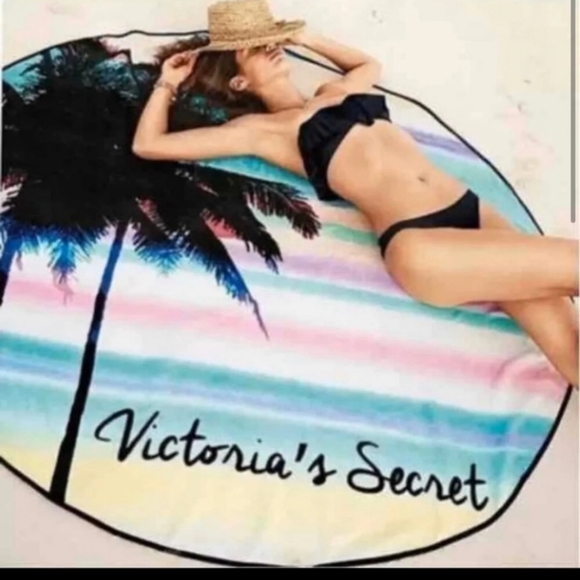 Victoria's Secret towel - Picture 9 of 9